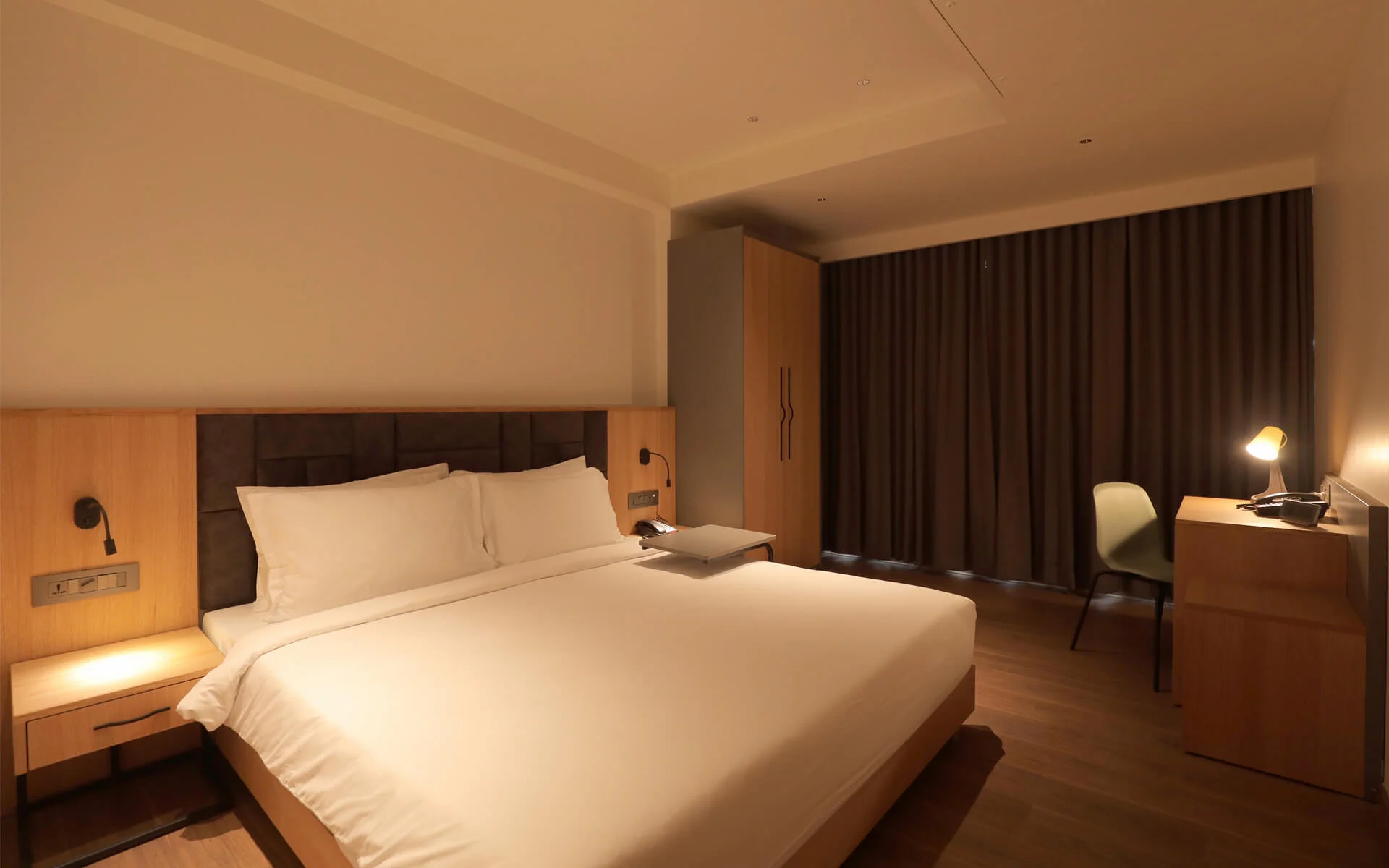 Classic Suite Bedroom and Living Area Thumbnail